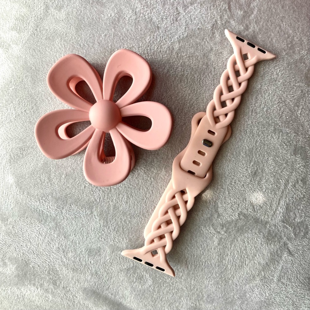 NWOT: Apple watch band with matching flower hair clip